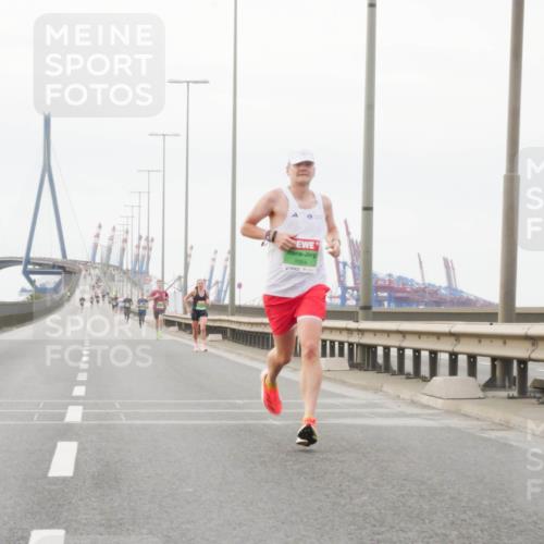 03.10.2025 - Köhlbrandbrückenlauf Matties Gatica Varas http://msf.ph/oto/9174256 03.10.2025 15:39:32 Position 3 7054 meine-sportfotos.de