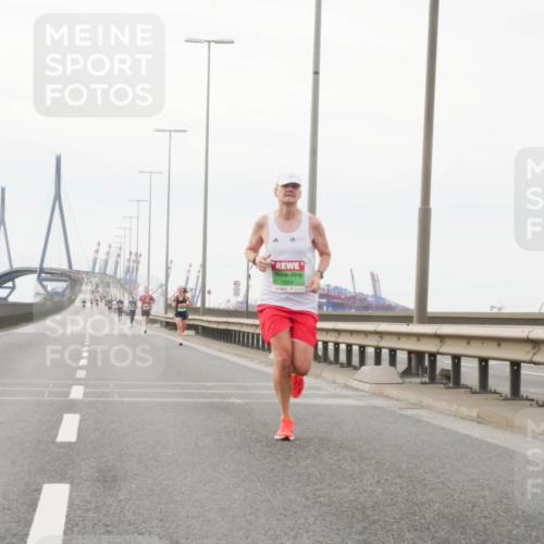 03.10.2025 - Köhlbrandbrückenlauf Matties Gatica Varas http://msf.ph/oto/9174257 03.10.2025 15:39:32 Position 3 7054 meine-sportfotos.de