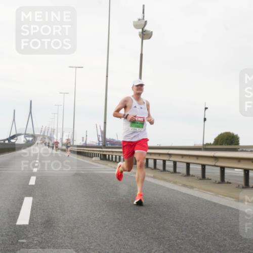 03.10.2025 - Köhlbrandbrückenlauf Matties Gatica Varas http://msf.ph/oto/9174259 03.10.2025 15:39:33 Position 3 7054 meine-sportfotos.de