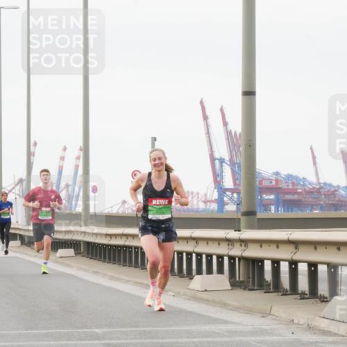 03.10.2025 - Köhlbrandbrückenlauf Matties Gatica Varas http://msf.ph/oto/9174261 03.10.2025 15:39:37 Position 3 12, 1, 8968 meine-sportfotos.de