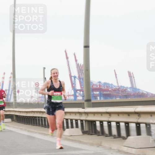 03.10.2025 - Köhlbrandbrückenlauf Matties Gatica Varas http://msf.ph/oto/9174262 03.10.2025 15:39:38 Position 3  meine-sportfotos.de