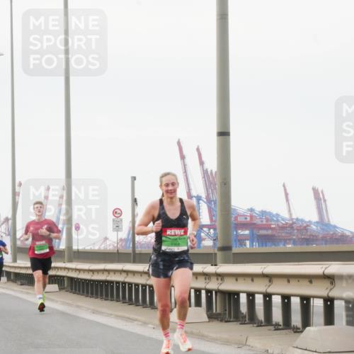 03.10.2025 - Köhlbrandbrückenlauf Matties Gatica Varas http://msf.ph/oto/9174263 03.10.2025 15:39:38 Position 3 12, 1, 12, 1, 8968 meine-sportfotos.de