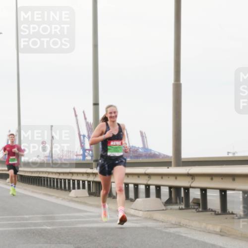 03.10.2025 - Köhlbrandbrückenlauf Matties Gatica Varas http://msf.ph/oto/9174266 03.10.2025 15:39:40 Position 3  meine-sportfotos.de