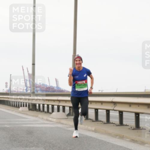 03.10.2025 - Köhlbrandbrückenlauf Matties Gatica Varas http://msf.ph/oto/9174273 03.10.2025 15:39:52 Position 3  meine-sportfotos.de