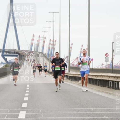 03.10.2025 - Köhlbrandbrückenlauf Matties Gatica Varas http://msf.ph/oto/9174283 03.10.2025 15:40:09 Position 3 0, 12, 1 meine-sportfotos.de