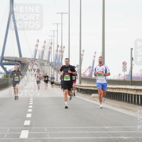 03.10.2025 - Köhlbrandbrückenlauf Matties Gatica Varas http://msf.ph/oto/9174284 03.10.2025 15:40:09 Position 3  meine-sportfotos.de