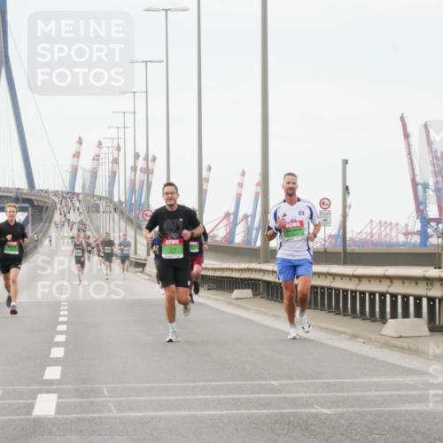 03.10.2025 - Köhlbrandbrückenlauf Matties Gatica Varas http://msf.ph/oto/9174287 03.10.2025 15:40:10 Position 3 12, 1 meine-sportfotos.de