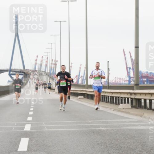 03.10.2025 - Köhlbrandbrückenlauf Matties Gatica Varas http://msf.ph/oto/9174288 03.10.2025 15:40:11 Position 3 12 meine-sportfotos.de