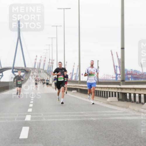 03.10.2025 - Köhlbrandbrückenlauf Matties Gatica Varas http://msf.ph/oto/9174289 03.10.2025 15:40:11 Position 3  meine-sportfotos.de