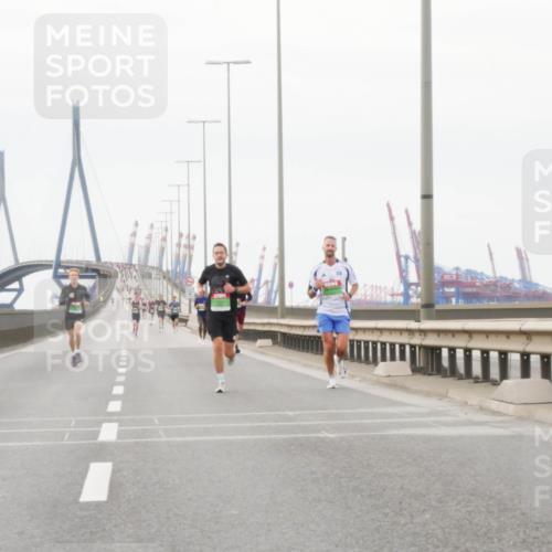 03.10.2025 - Köhlbrandbrückenlauf Matties Gatica Varas http://msf.ph/oto/9174290 03.10.2025 15:40:12 Position 3  meine-sportfotos.de