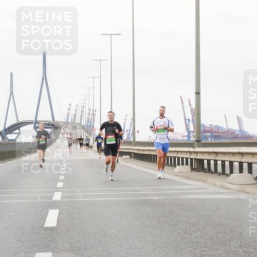 03.10.2025 - Köhlbrandbrückenlauf Matties Gatica Varas http://msf.ph/oto/9174291 03.10.2025 15:40:12 Position 3  meine-sportfotos.de
