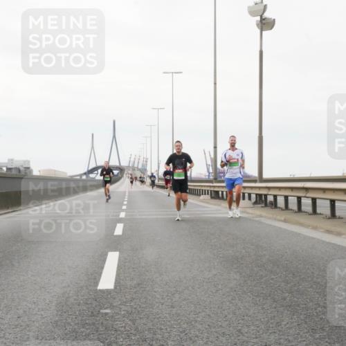 03.10.2025 - Köhlbrandbrückenlauf Matties Gatica Varas http://msf.ph/oto/9174292 03.10.2025 15:40:15 Position 3  meine-sportfotos.de
