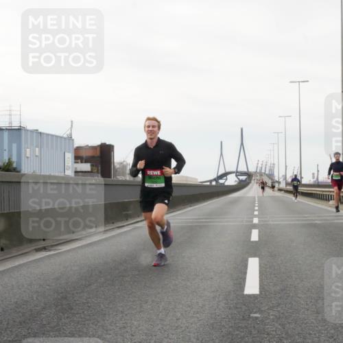 03.10.2025 - Köhlbrandbrückenlauf Matties Gatica Varas http://msf.ph/oto/9174297 03.10.2025 15:40:21 Position 3  meine-sportfotos.de