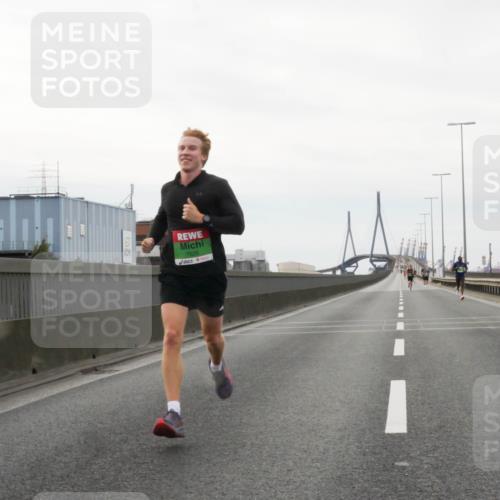 03.10.2025 - Köhlbrandbrückenlauf Matties Gatica Varas http://msf.ph/oto/9174298 03.10.2025 15:40:21 Position 3 7520 meine-sportfotos.de