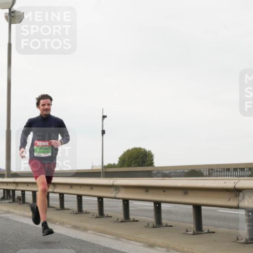 03.10.2025 - Köhlbrandbrückenlauf Matties Gatica Varas http://msf.ph/oto/9174299 03.10.2025 15:40:24 Position 3 9461 meine-sportfotos.de