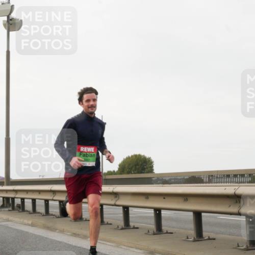 03.10.2025 - Köhlbrandbrückenlauf Matties Gatica Varas http://msf.ph/oto/9174300 03.10.2025 15:40:24 Position 3 3461 meine-sportfotos.de