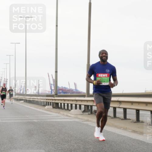 03.10.2025 - Köhlbrandbrückenlauf Matties Gatica Varas http://msf.ph/oto/9174305 03.10.2025 15:40:29 Position 3 9718 meine-sportfotos.de