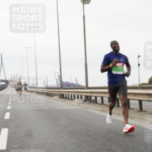 03.10.2025 - Köhlbrandbrückenlauf Matties Gatica Varas http://msf.ph/oto/9174306 03.10.2025 15:40:29 Position 3  meine-sportfotos.de