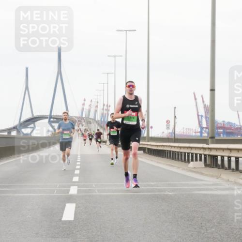 03.10.2025 - Köhlbrandbrückenlauf Matties Gatica Varas http://msf.ph/oto/9174308 03.10.2025 15:40:34 Position 3  meine-sportfotos.de