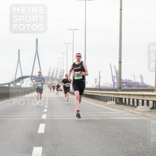 03.10.2025 - Köhlbrandbrückenlauf Matties Gatica Varas http://msf.ph/oto/9174309 03.10.2025 15:40:34 Position 3  meine-sportfotos.de