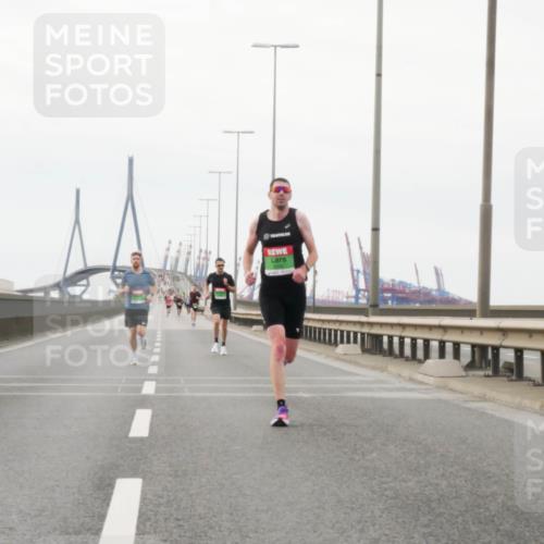 03.10.2025 - Köhlbrandbrückenlauf Matties Gatica Varas http://msf.ph/oto/9174311 03.10.2025 15:40:35 Position 3  meine-sportfotos.de