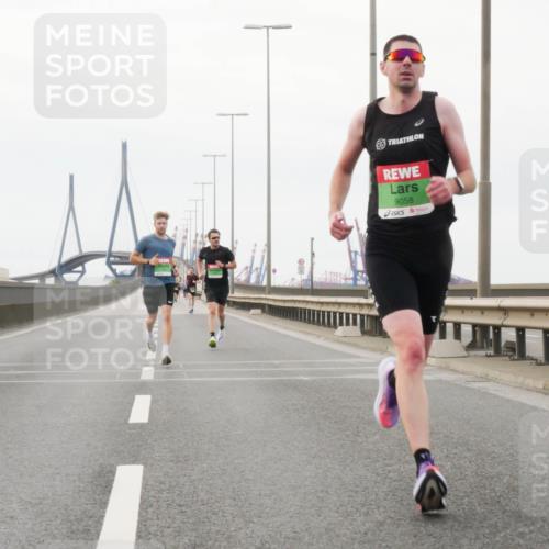 03.10.2025 - Köhlbrandbrückenlauf Matties Gatica Varas http://msf.ph/oto/9174314 03.10.2025 15:40:36 Position 3 96, 9058 meine-sportfotos.de