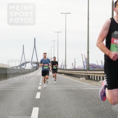 03.10.2025 - Köhlbrandbrückenlauf Matties Gatica Varas http://msf.ph/oto/9174315 03.10.2025 15:40:37 Position 3 9058 meine-sportfotos.de