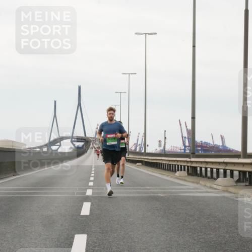 03.10.2025 - Köhlbrandbrückenlauf Matties Gatica Varas http://msf.ph/oto/9174316 03.10.2025 15:40:37 Position 3  meine-sportfotos.de