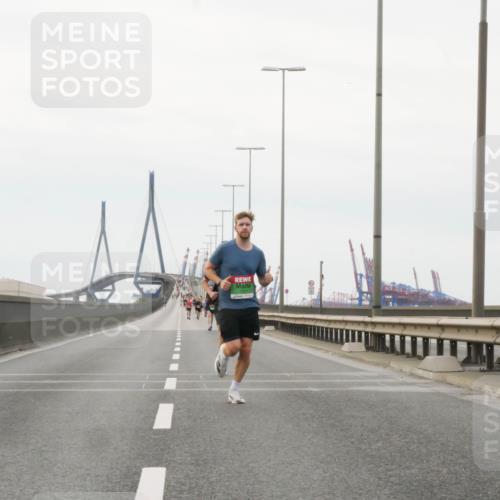 03.10.2025 - Köhlbrandbrückenlauf Matties Gatica Varas http://msf.ph/oto/9174317 03.10.2025 15:40:38 Position 3  meine-sportfotos.de