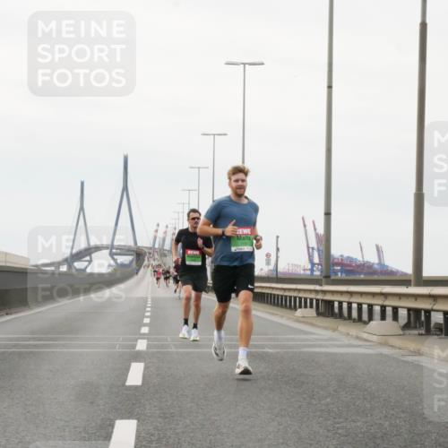 03.10.2025 - Köhlbrandbrückenlauf Matties Gatica Varas http://msf.ph/oto/9174318 03.10.2025 15:40:38 Position 3  meine-sportfotos.de