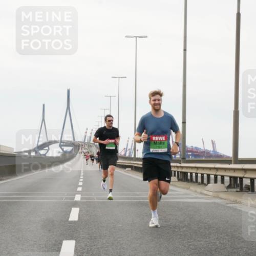 03.10.2025 - Köhlbrandbrückenlauf Matties Gatica Varas http://msf.ph/oto/9174319 03.10.2025 15:40:39 Position 3 7181 meine-sportfotos.de