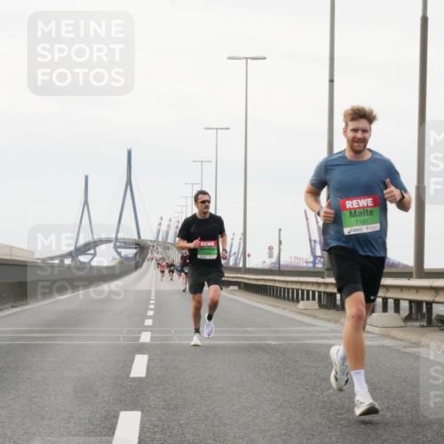 03.10.2025 - Köhlbrandbrückenlauf Matties Gatica Varas http://msf.ph/oto/9174320 03.10.2025 15:40:39 Position 3 7181 meine-sportfotos.de