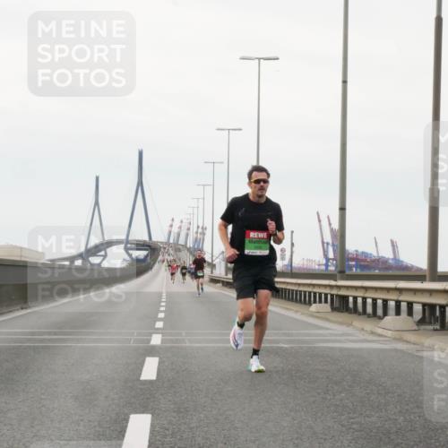 03.10.2025 - Köhlbrandbrückenlauf Matties Gatica Varas http://msf.ph/oto/9174322 03.10.2025 15:40:40 Position 3  meine-sportfotos.de