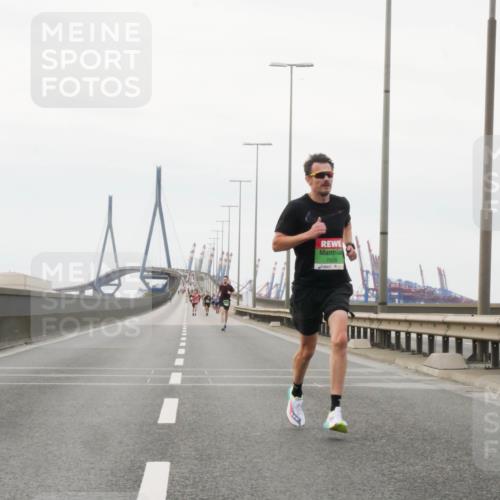 03.10.2025 - Köhlbrandbrückenlauf Matties Gatica Varas http://msf.ph/oto/9174323 03.10.2025 15:40:41 Position 3 7026 meine-sportfotos.de