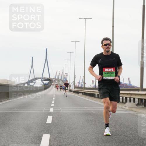 03.10.2025 - Köhlbrandbrückenlauf Matties Gatica Varas http://msf.ph/oto/9174324 03.10.2025 15:40:41 Position 3 7026 meine-sportfotos.de