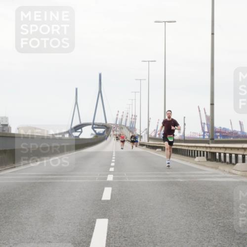 03.10.2025 - Köhlbrandbrückenlauf Matties Gatica Varas http://msf.ph/oto/9174328 03.10.2025 15:40:48 Position 3  meine-sportfotos.de