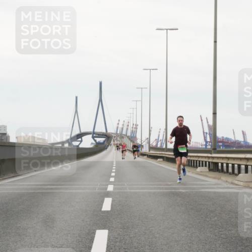 03.10.2025 - Köhlbrandbrückenlauf Matties Gatica Varas http://msf.ph/oto/9174330 03.10.2025 15:40:49 Position 3  meine-sportfotos.de