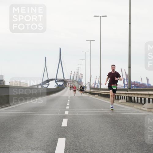 03.10.2025 - Köhlbrandbrückenlauf Matties Gatica Varas http://msf.ph/oto/9174331 03.10.2025 15:40:50 Position 3  meine-sportfotos.de