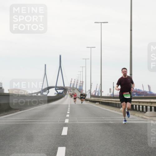 03.10.2025 - Köhlbrandbrückenlauf Matties Gatica Varas http://msf.ph/oto/9174333 03.10.2025 15:40:51 Position 3  meine-sportfotos.de