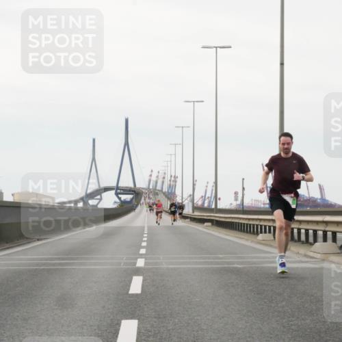 03.10.2025 - Köhlbrandbrückenlauf Matties Gatica Varas http://msf.ph/oto/9174334 03.10.2025 15:40:51 Position 3  meine-sportfotos.de