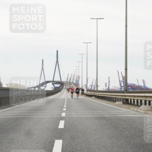 03.10.2025 - Köhlbrandbrückenlauf Matties Gatica Varas http://msf.ph/oto/9174337 03.10.2025 15:40:53 Position 3  meine-sportfotos.de