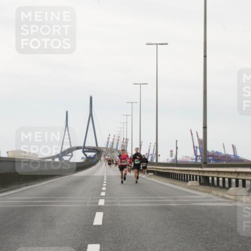 03.10.2025 - Köhlbrandbrückenlauf Matties Gatica Varas http://msf.ph/oto/9174339 03.10.2025 15:41:00 Position 3  meine-sportfotos.de
