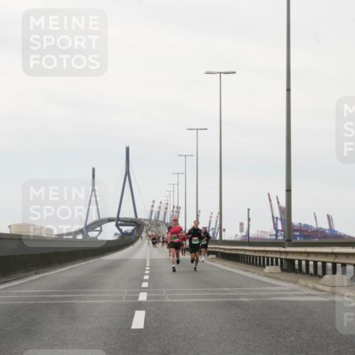 03.10.2025 - Köhlbrandbrückenlauf Matties Gatica Varas http://msf.ph/oto/9174340 03.10.2025 15:41:01 Position 3  meine-sportfotos.de