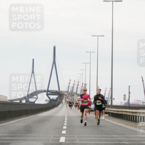 03.10.2025 - Köhlbrandbrückenlauf Matties Gatica Varas http://msf.ph/oto/9174342 03.10.2025 15:41:02 Position 3  meine-sportfotos.de