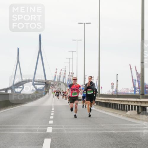 03.10.2025 - Köhlbrandbrückenlauf Matties Gatica Varas http://msf.ph/oto/9174343 03.10.2025 15:41:02 Position 3  meine-sportfotos.de