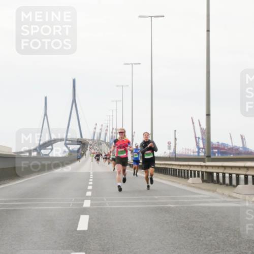 03.10.2025 - Köhlbrandbrückenlauf Matties Gatica Varas http://msf.ph/oto/9174345 03.10.2025 15:41:03 Position 3  meine-sportfotos.de