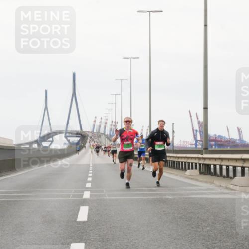 03.10.2025 - Köhlbrandbrückenlauf Matties Gatica Varas http://msf.ph/oto/9174347 03.10.2025 15:41:04 Position 3  meine-sportfotos.de