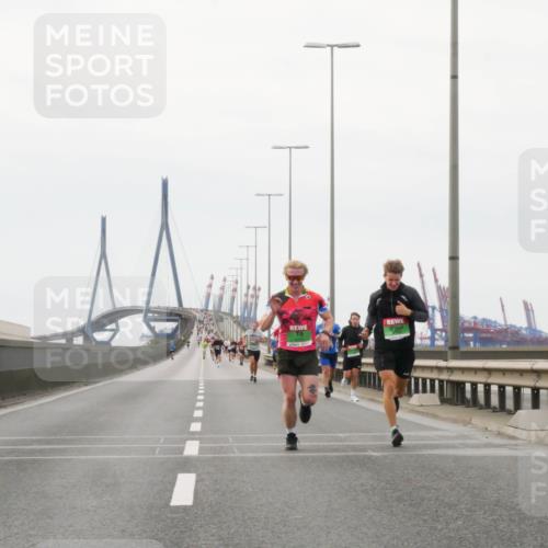 03.10.2025 - Köhlbrandbrückenlauf Matties Gatica Varas http://msf.ph/oto/9174349 03.10.2025 15:41:05 Position 3  meine-sportfotos.de