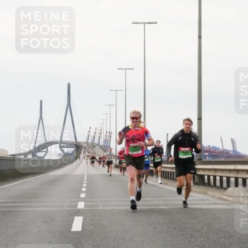 03.10.2025 - Köhlbrandbrückenlauf Matties Gatica Varas http://msf.ph/oto/9174350 03.10.2025 15:41:06 Position 3  meine-sportfotos.de