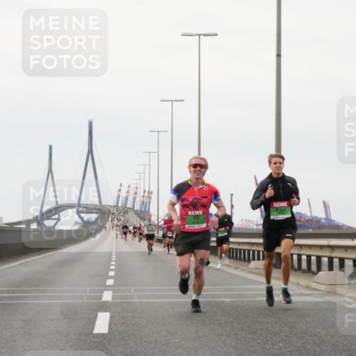 03.10.2025 - Köhlbrandbrückenlauf Matties Gatica Varas http://msf.ph/oto/9174351 03.10.2025 15:41:06 Position 3  meine-sportfotos.de